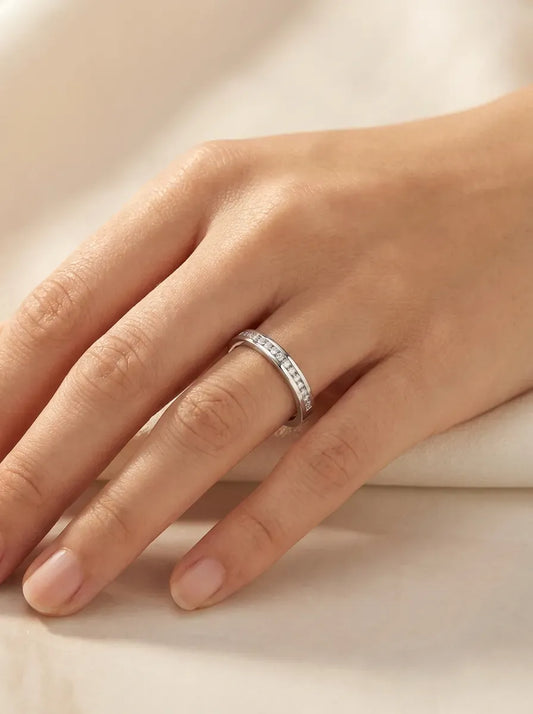 Кольцо с бриллиантовой дорожкой 0.12ct.