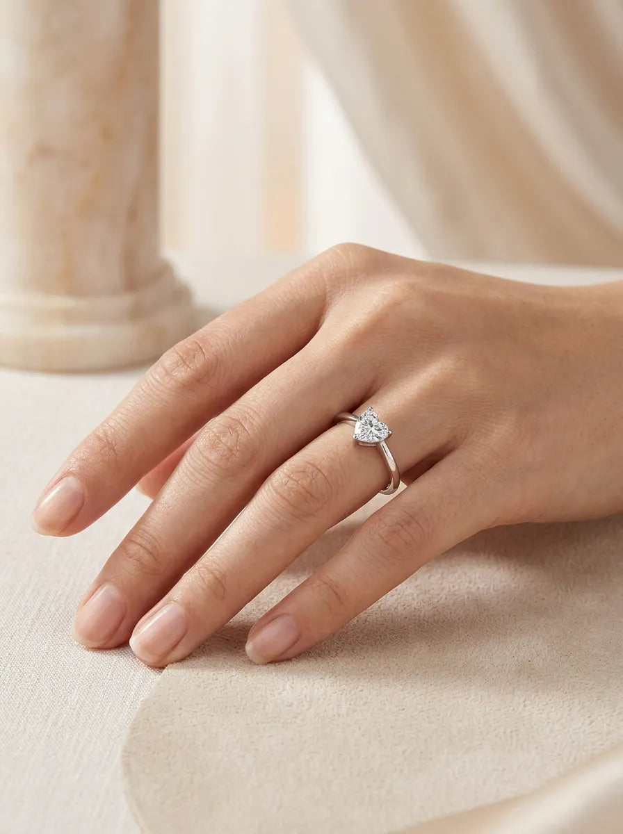 Sidabrinis žiedas 1.28 g su akmeniu