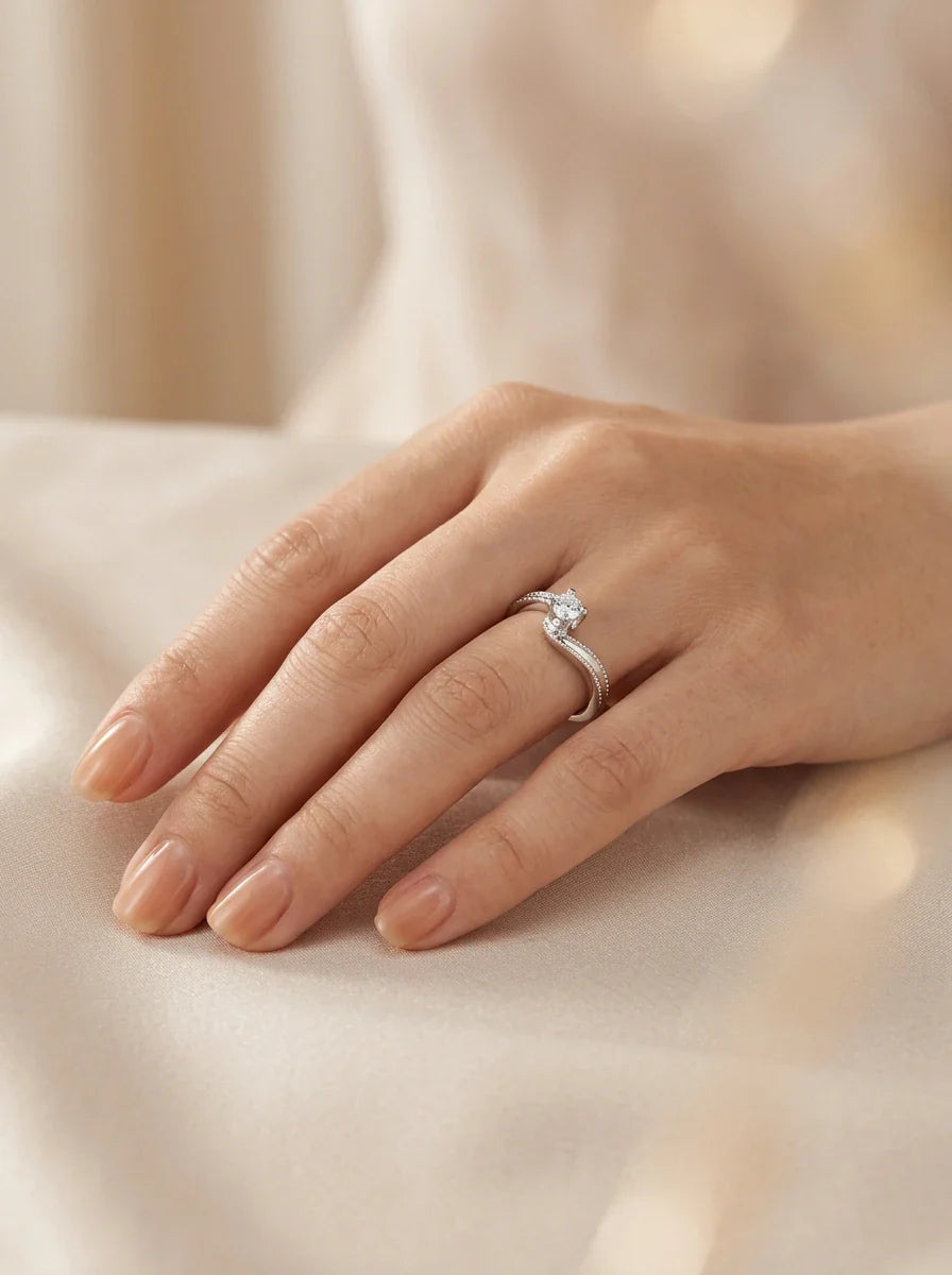 Sidabrinis žiedas 3.42 g su akmenimis